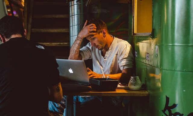 Jak przygotować skuteczną strategię employer brandingową w celu pozyskania kandydatów?