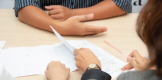 Jak wdrożyć skuteczny system oceny pracowników i wynagrodzeń?
