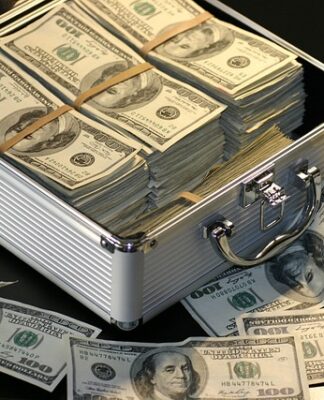 Ile zarabia pracownik stacji paliw Orlen? Ile zarabia pracownik stacji paliw Orlen?