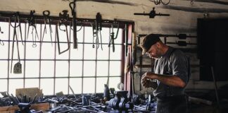 Profesjonalnie wykonany stół roboczy