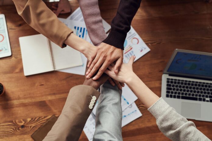 20250528121739_pexels-photo-3184418.jpeg Co to jest kultura organizacji i dlaczego ma realny wpływ na codzienną pracę